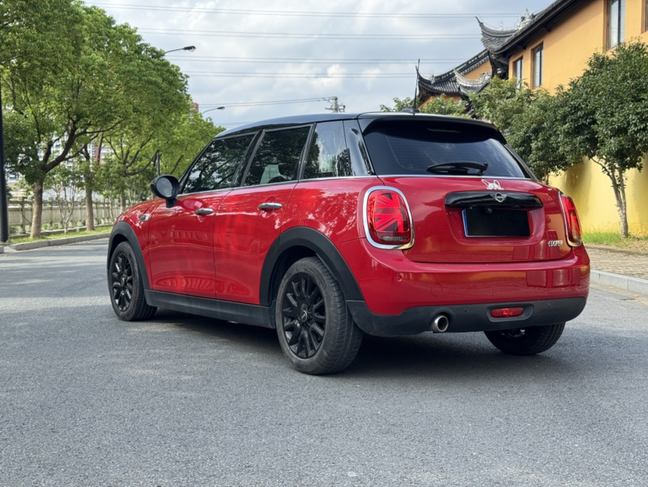 2019 1.5T COOPER Classic 5-Door photo 2