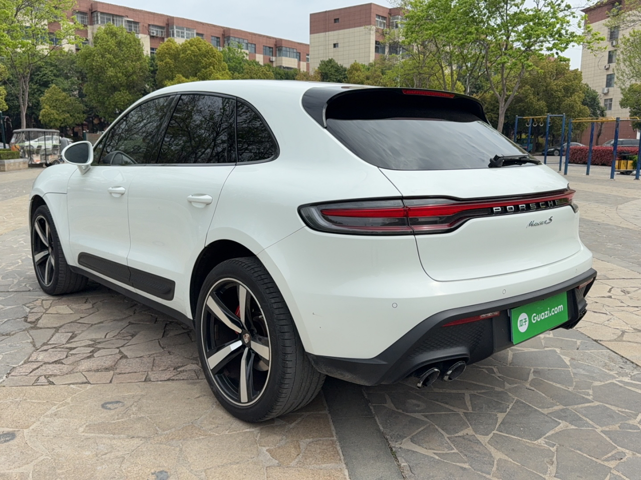 2023 Macan 2.0T photo 2