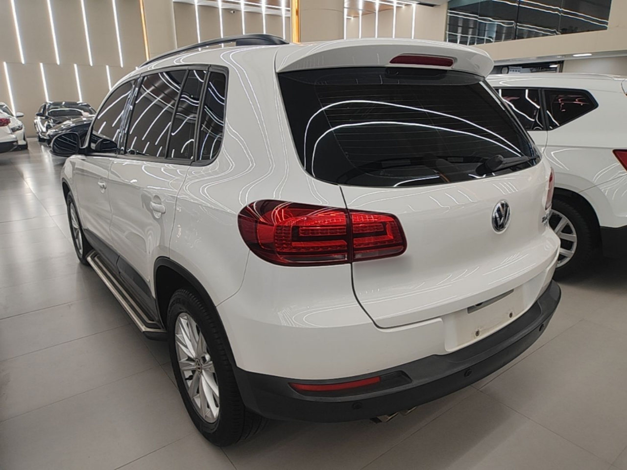 Tiguan 2017 300TSI AT RWD photo 4