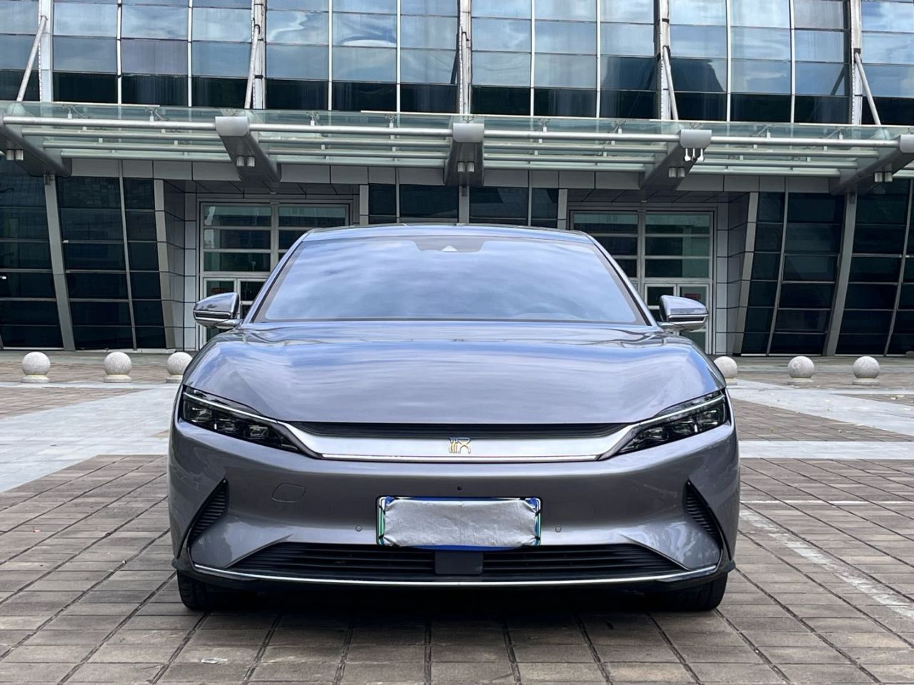Han 2021 EV Standard Range Luxury photo 2