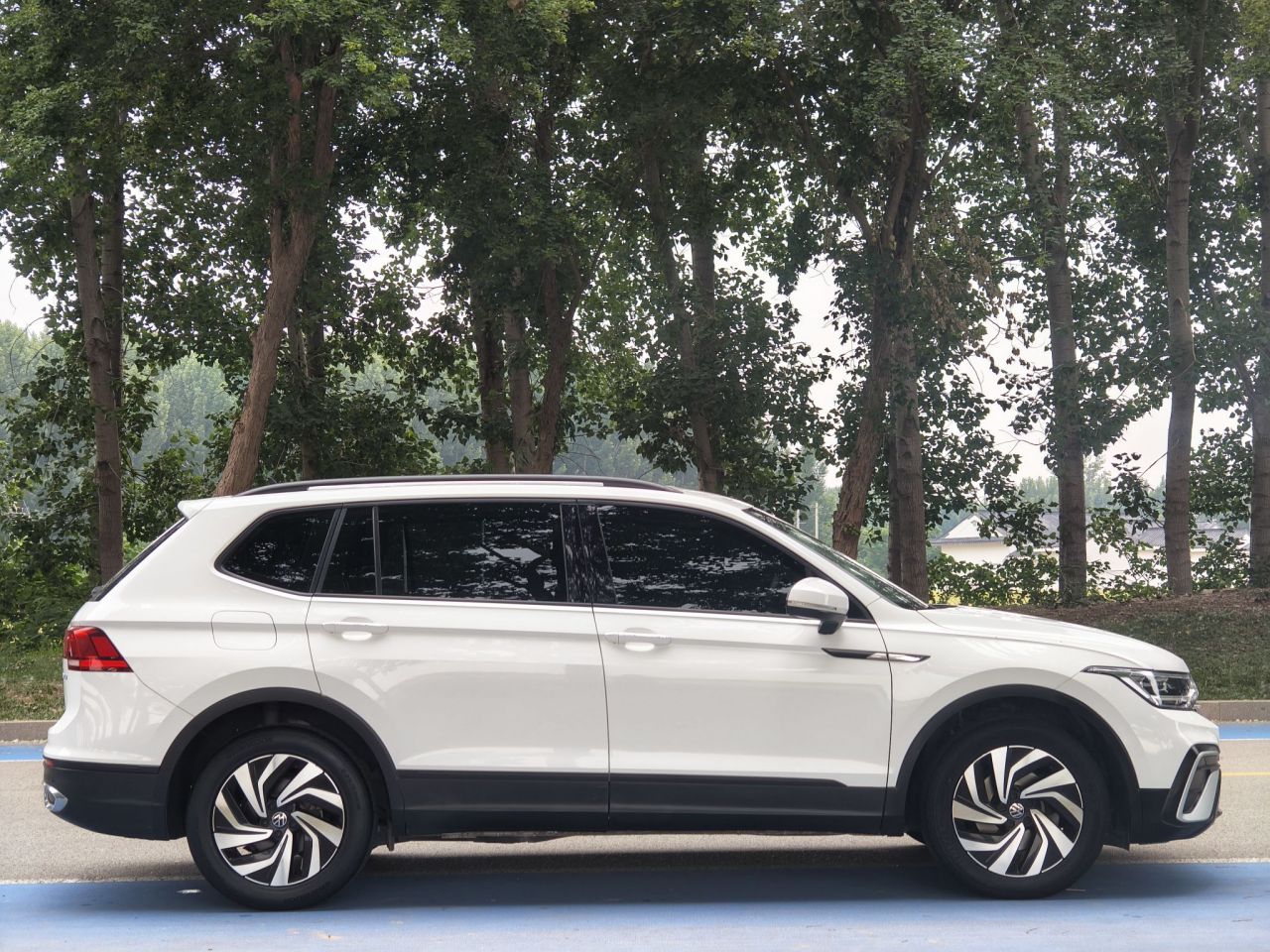 Tiguan L 2022 330TSI AT RWD Comfort photo 4