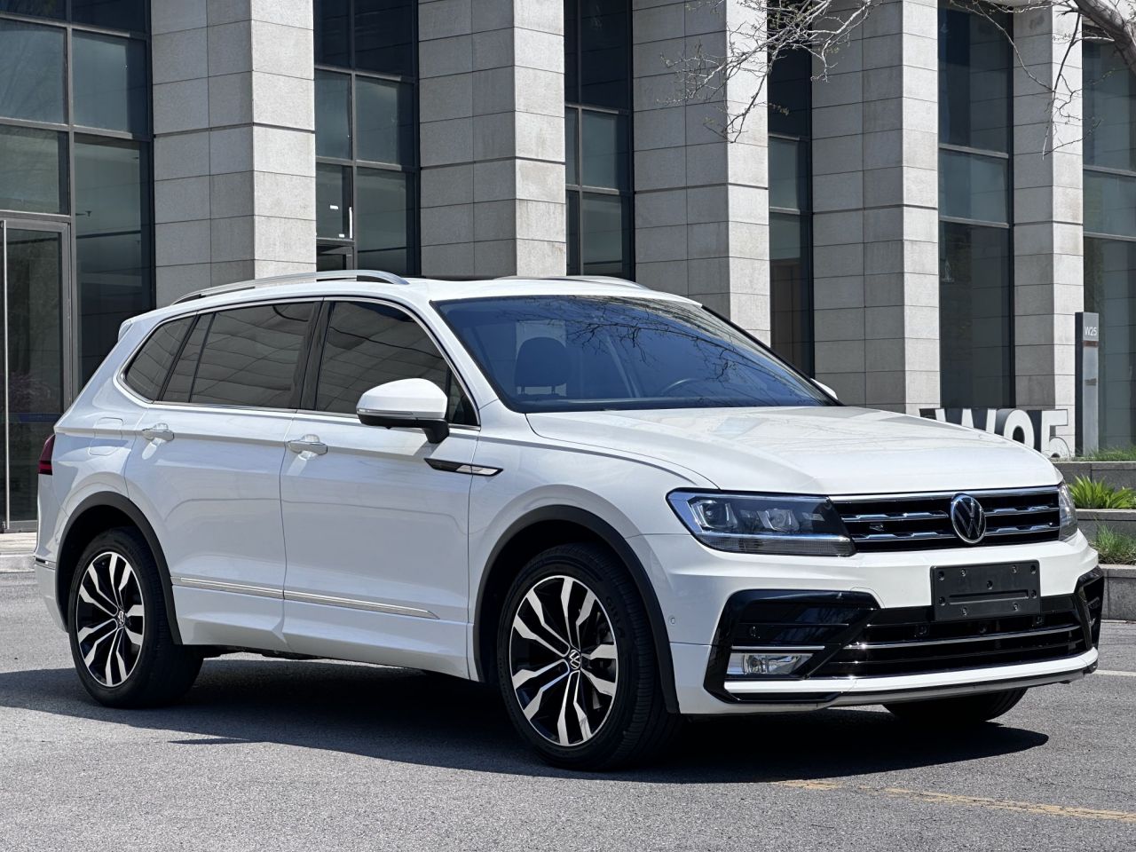 Tiguan L 2021 330TSI AT RWD R-Line photo 3