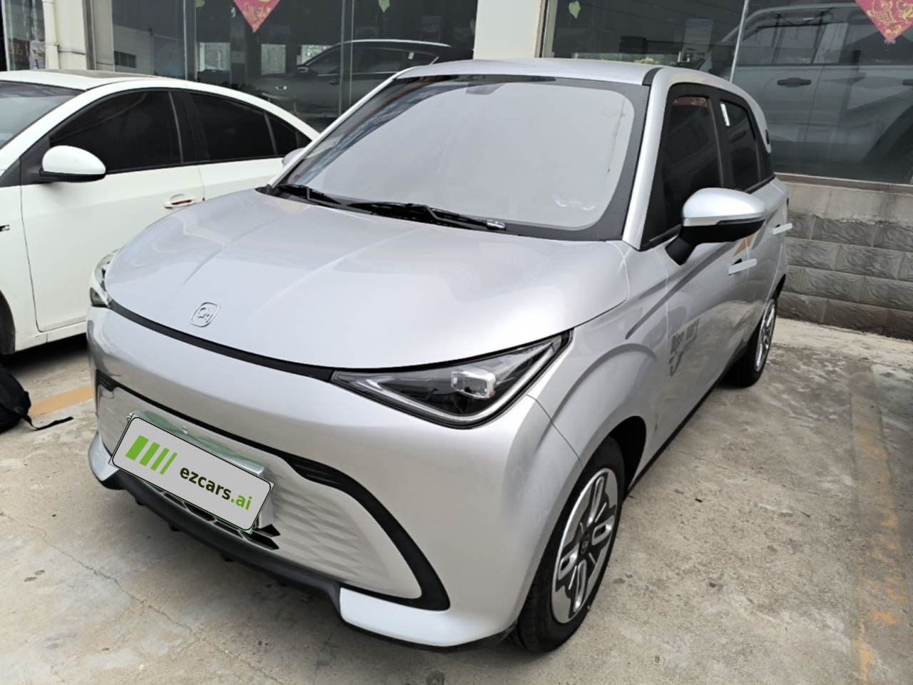 QQ 2025 305km