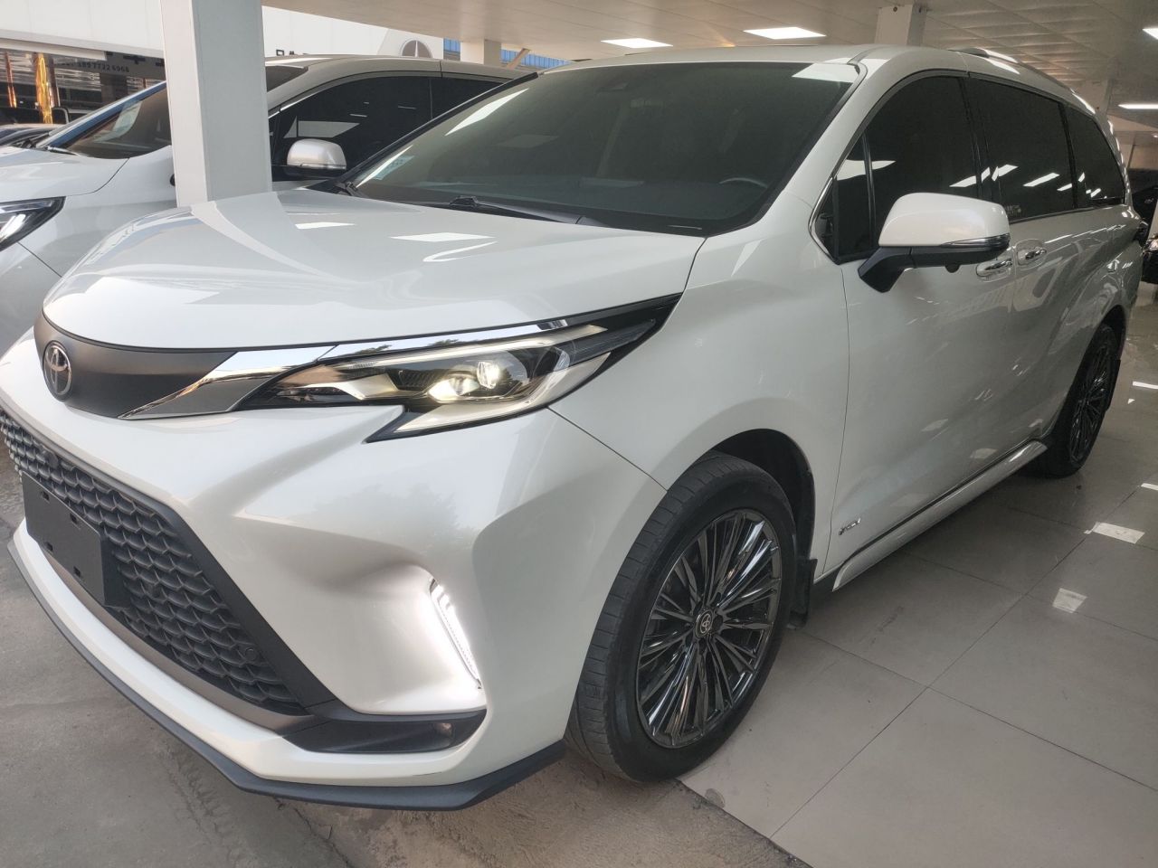 Granvia 2024 2.5L Hybrid Comfort