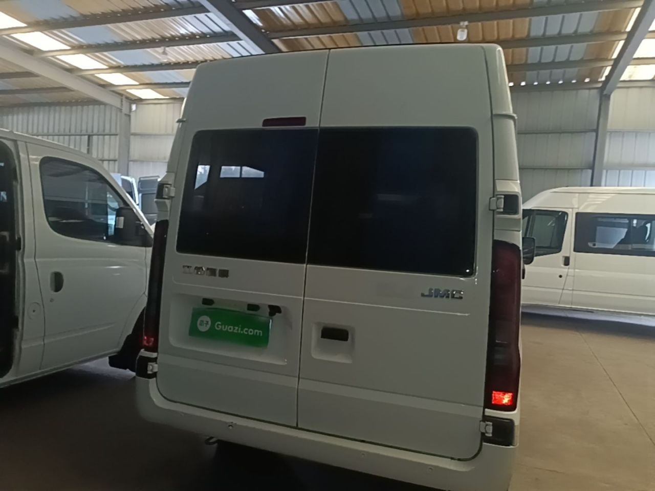2023 2.0T MT Short Wheelbase 5-Seater photo 3
