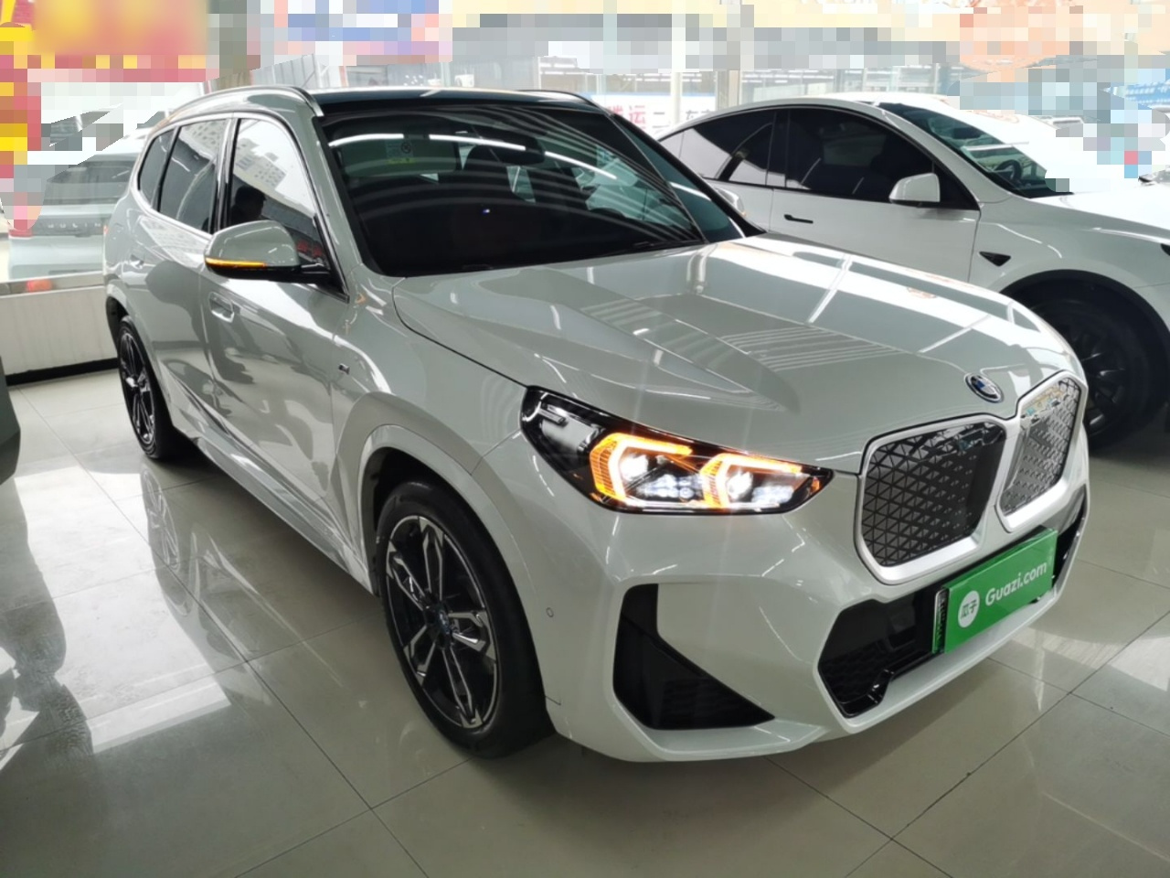 iX1 2023 xDrive30L M Sport Package photo 3