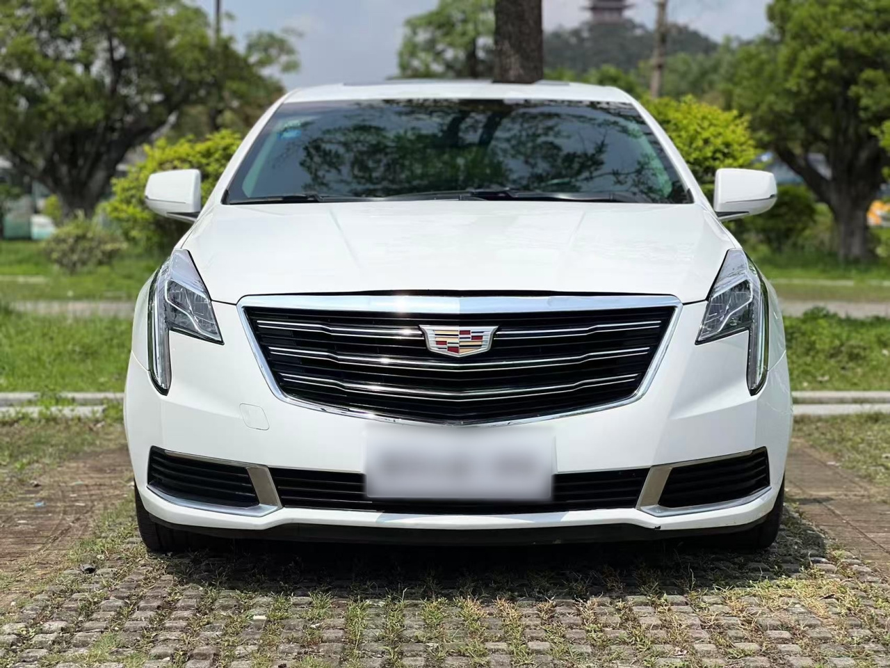 XTS 2018 28T Tech photo 2