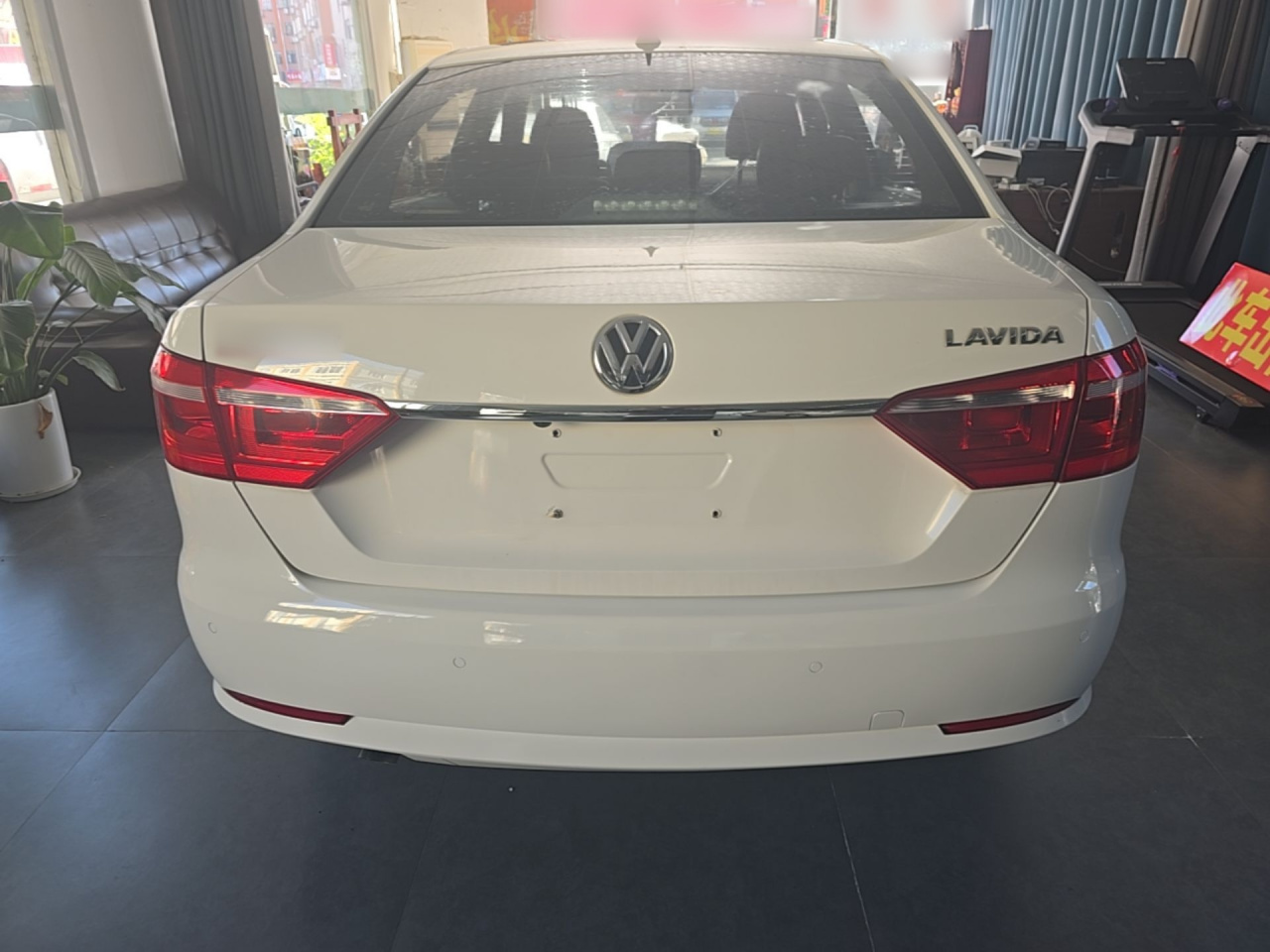 Lavida 2013 Facelift Classic 1.6L AT Comfort photo 5