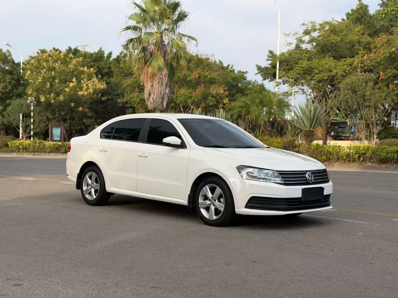 Lavida 2017 1.6L AT photo 3