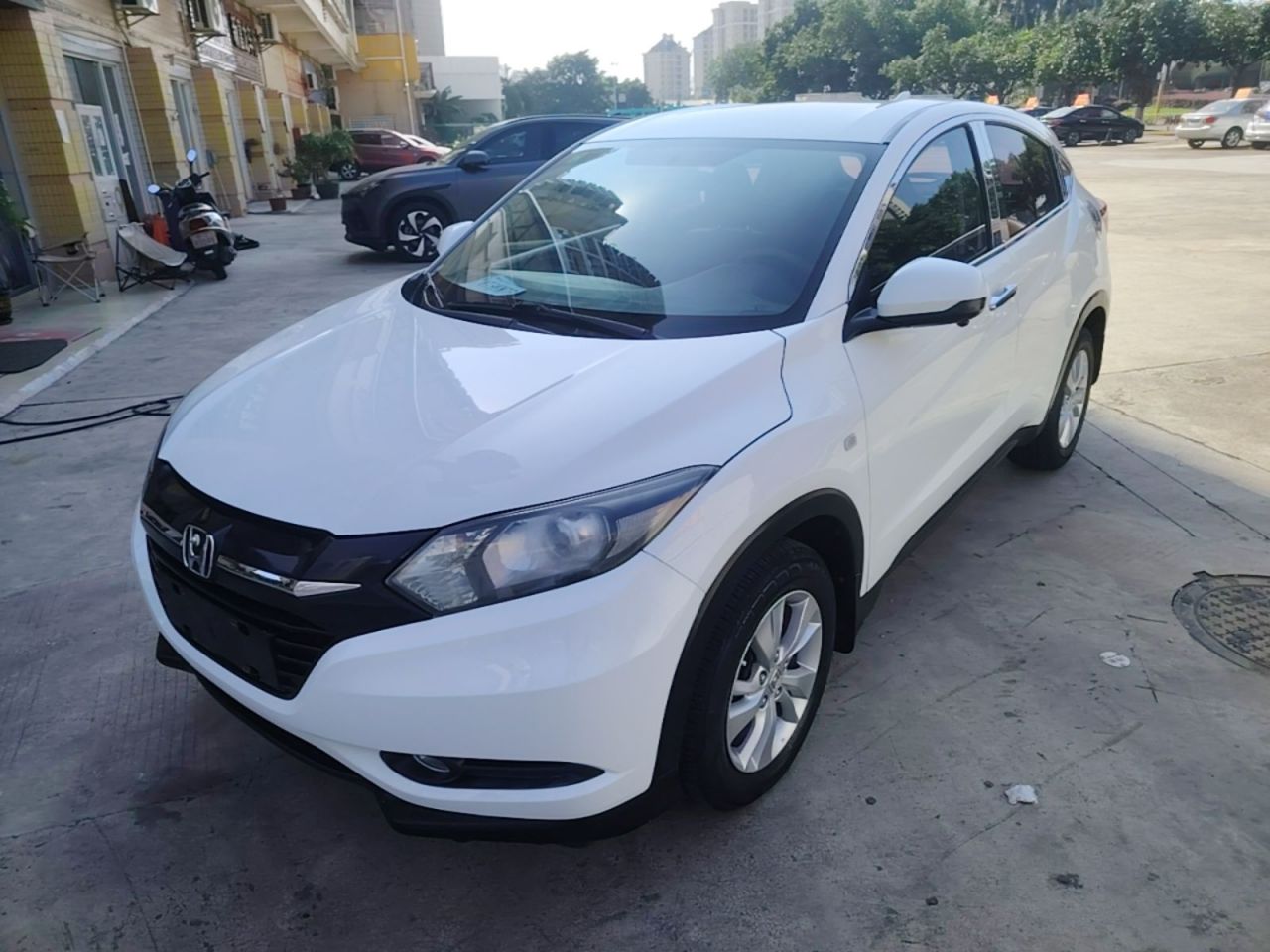 Vezel 2015 1.8L CVT RWD Elite
