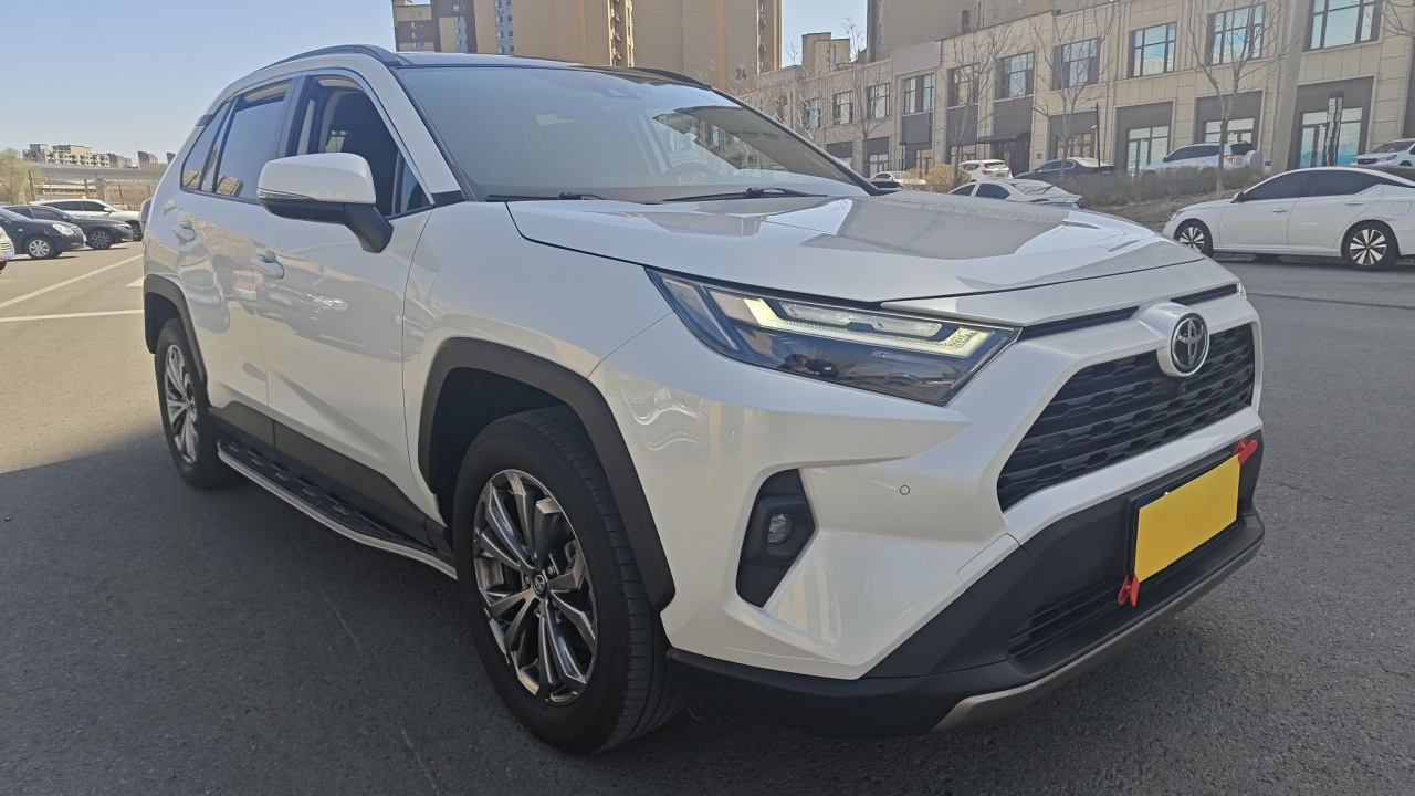 RAV4 2023 2.0L CVT RWD Plus photo 3