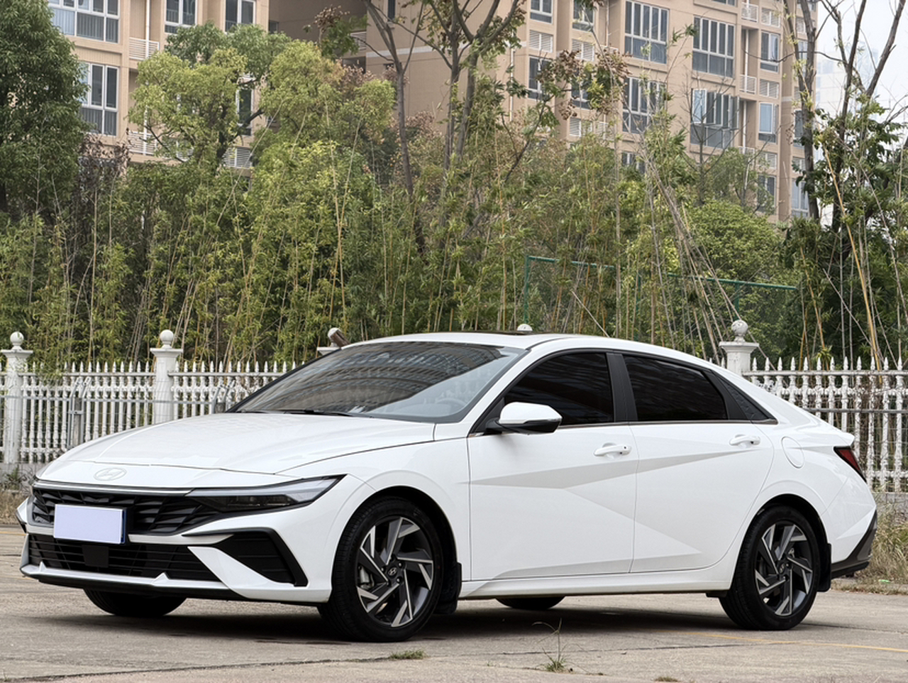 Elantra 2023 1.5L CVT LUX Premium photo 5