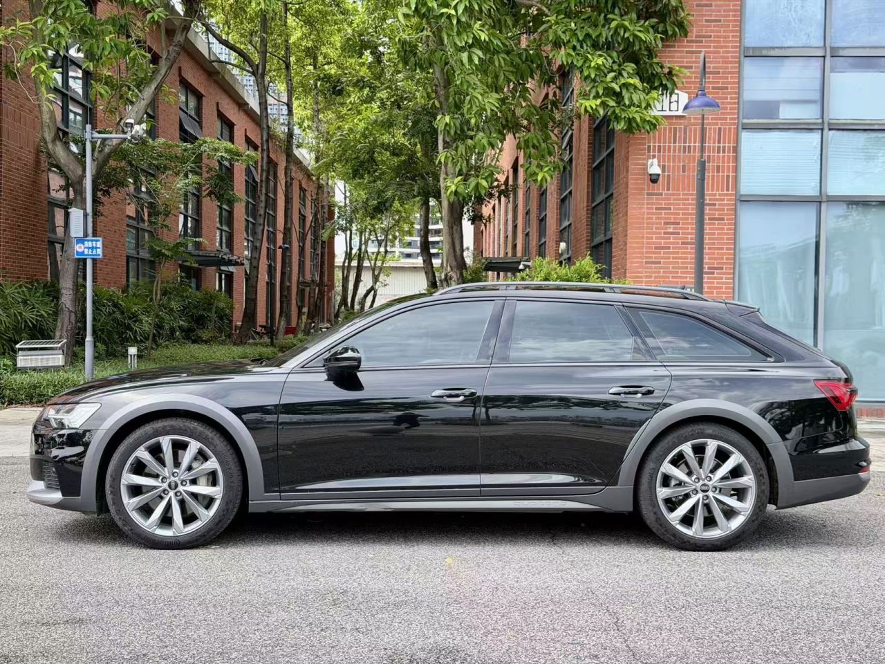 A6 Imported 2025 allroad quattro Explorer 55 TFSI Exclusive Off-road photo 4