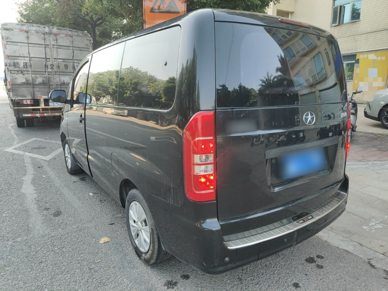 Refine M3 2016 1.6L Luxury photo 4