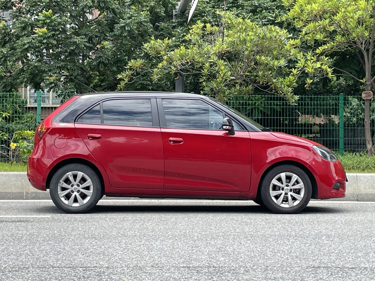 3 2011 1.5L AMT Elite photo 4