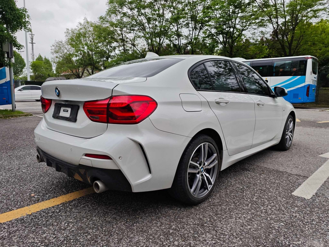 1 Series 2019 120i Leading M Sport Package photo 4