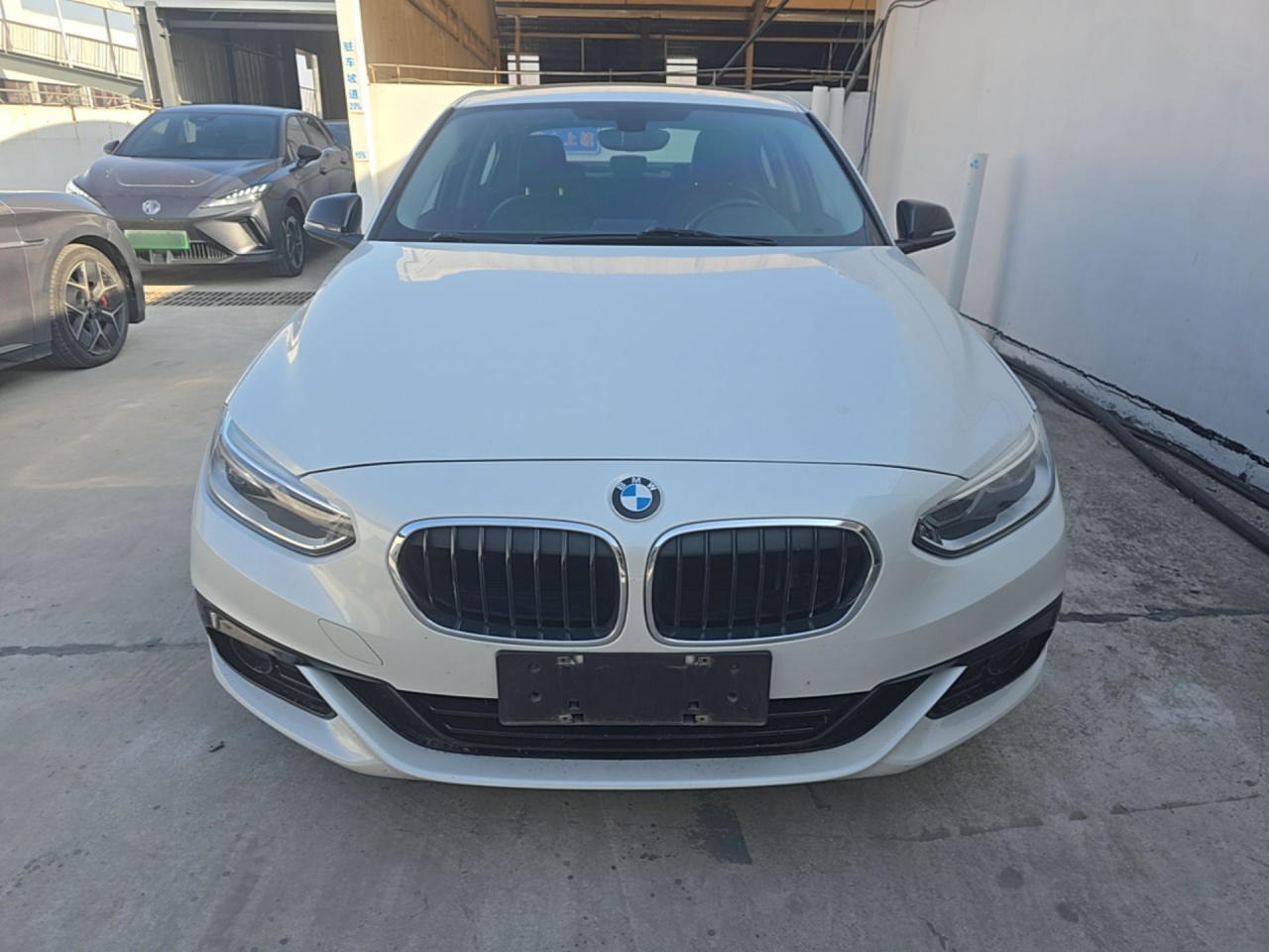 1 Series 2018 118i Sport photo 2
