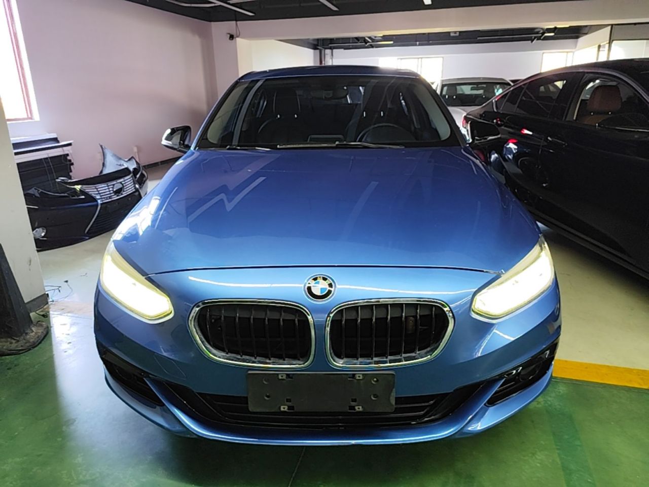 1 Series 2017 118i Sport photo 2