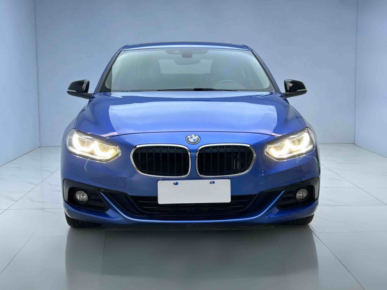 1 Series 2018 118i Sport photo 2
