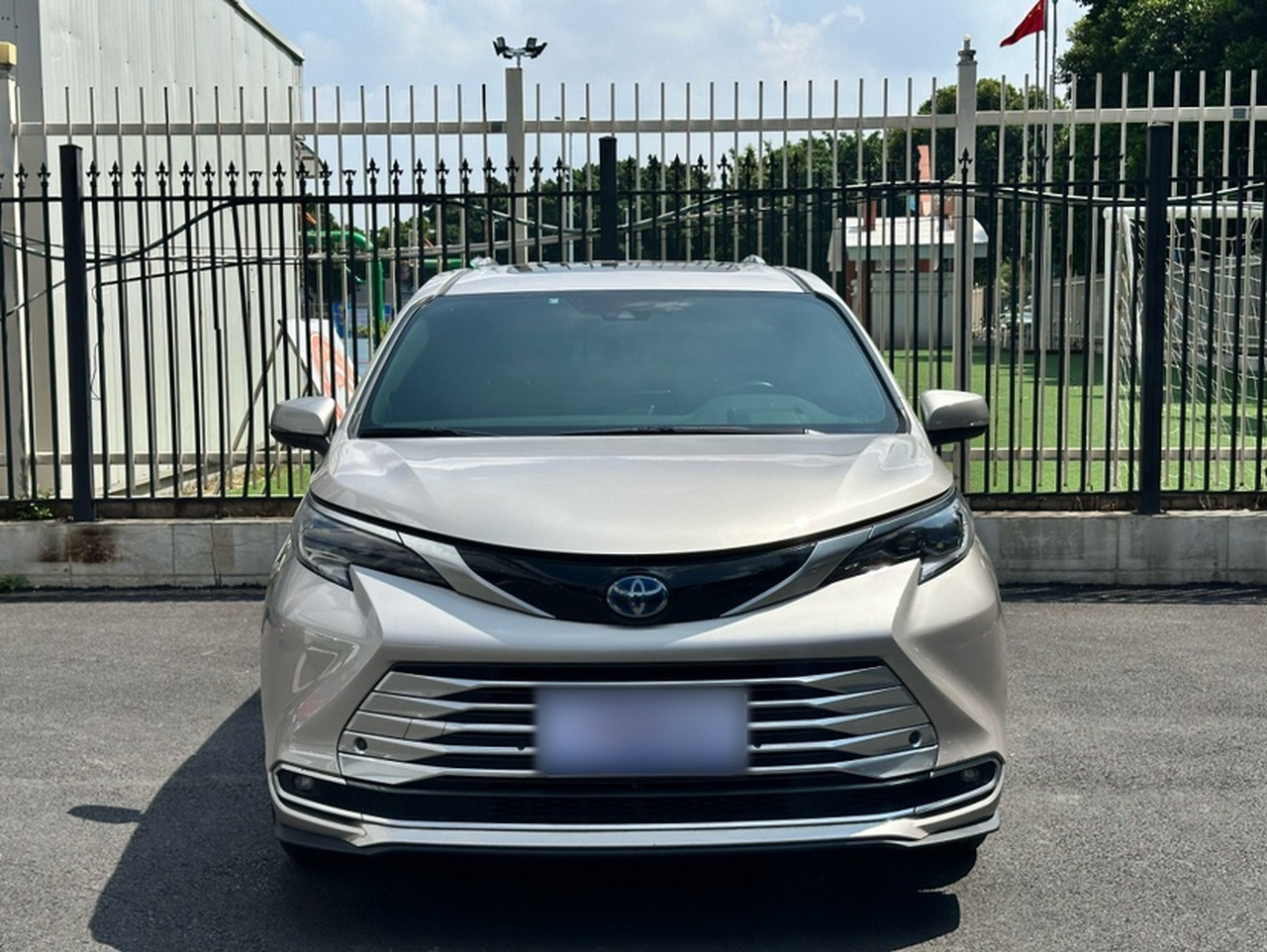 Sienna 2021 2.5L Hybrid Platinum photo 2