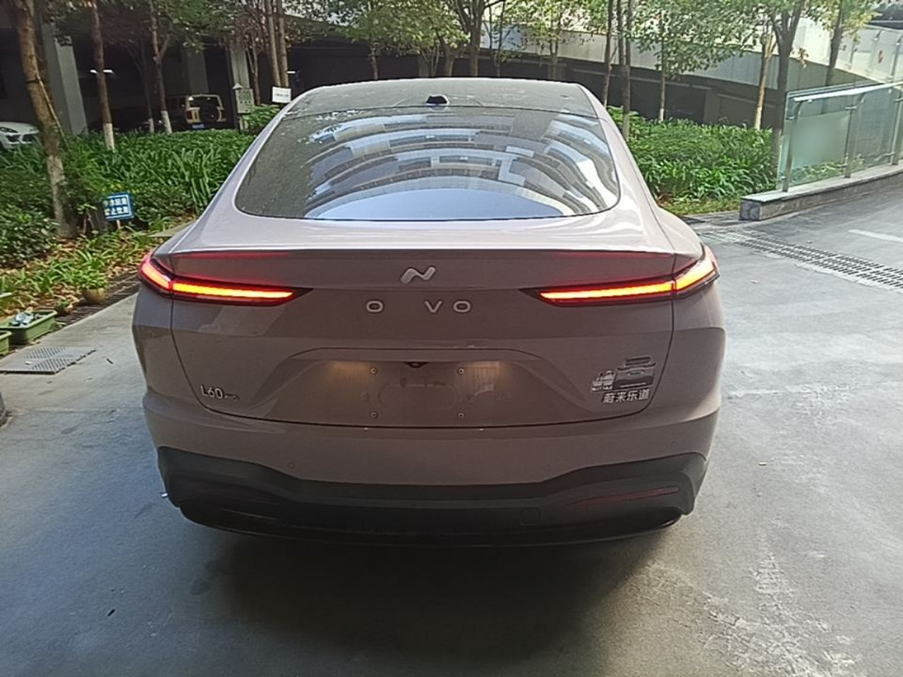 L60 2024 60kWh AWD photo 5