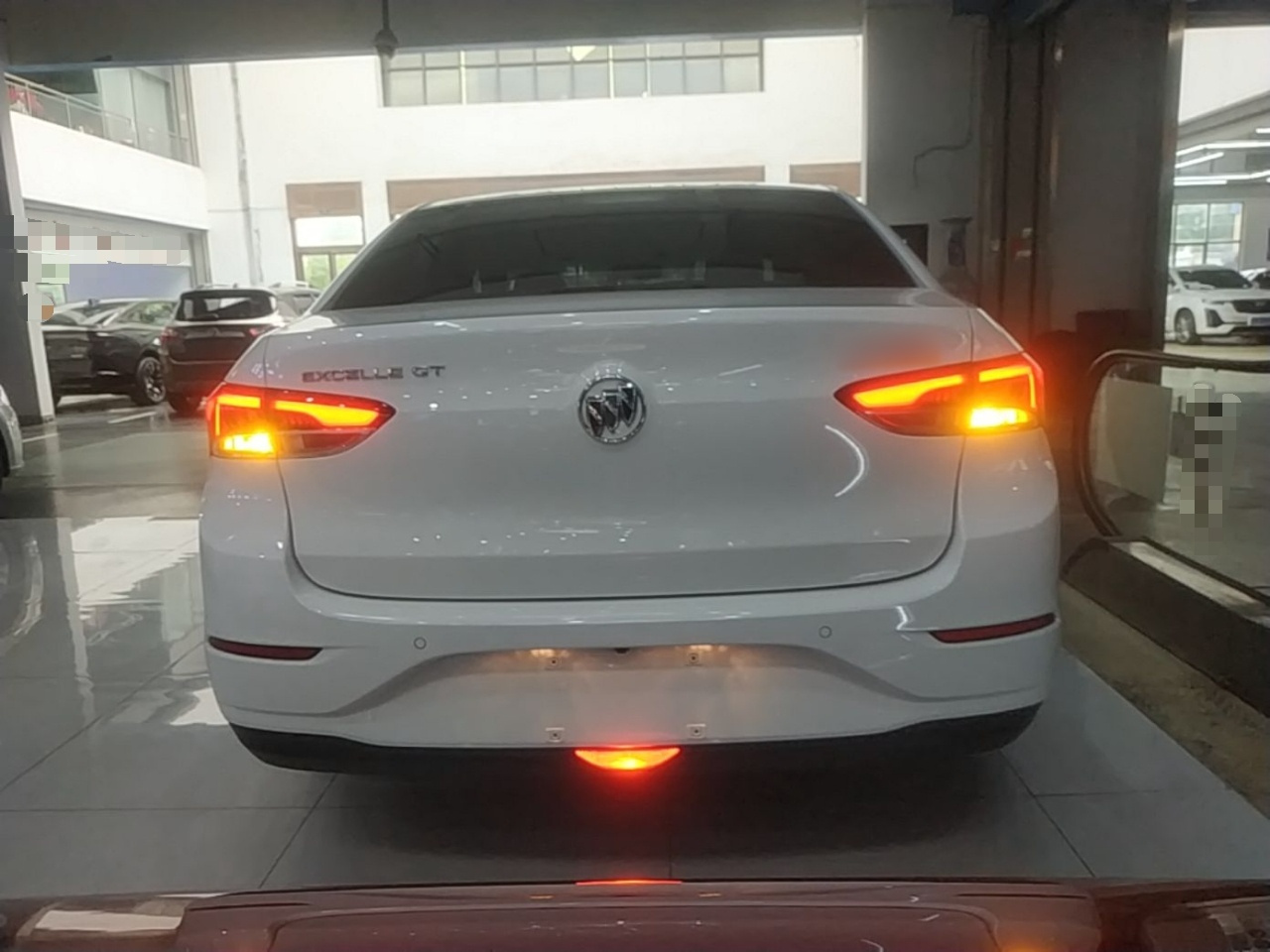Excelle 2021 Facelift Classic 1.5L AT Elite photo 3