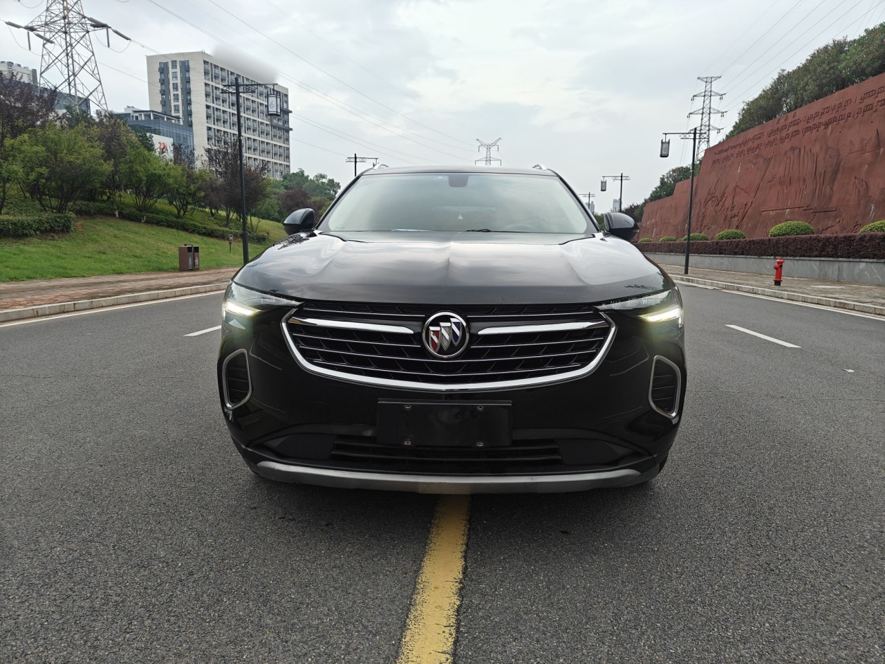 2022 Envision S 552T RWD Elite photo 2
