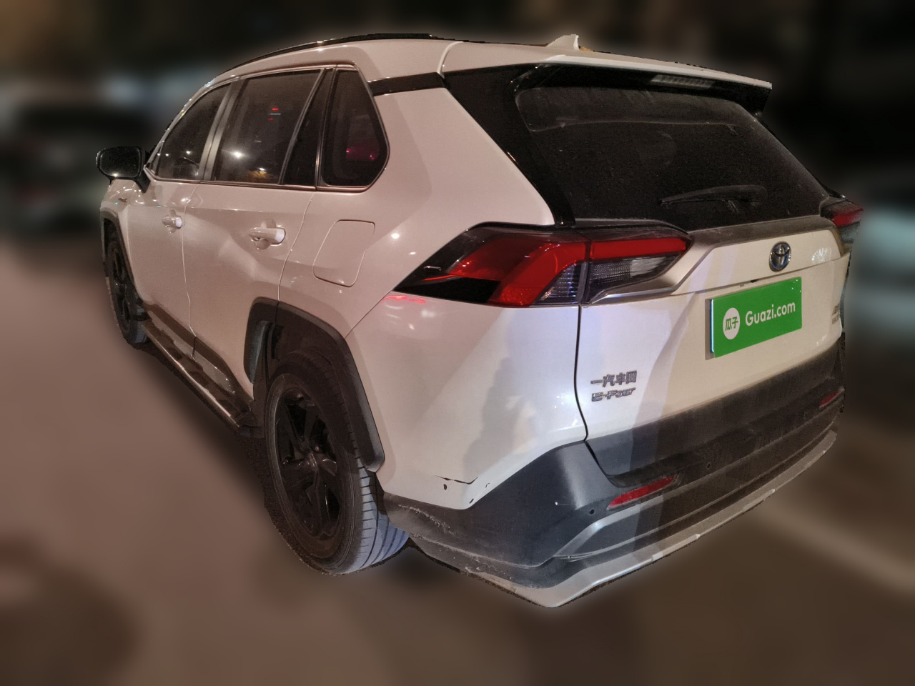 RAV4 2020 Hybrid 2.5L E-CVT AWD Flagship photo 4