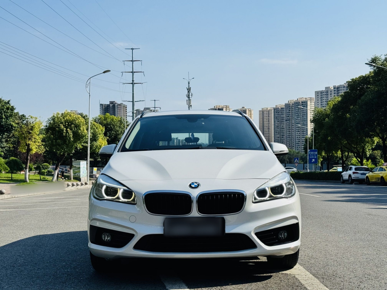 2 Series Wagon 2015 218i Sport Design Package photo 2