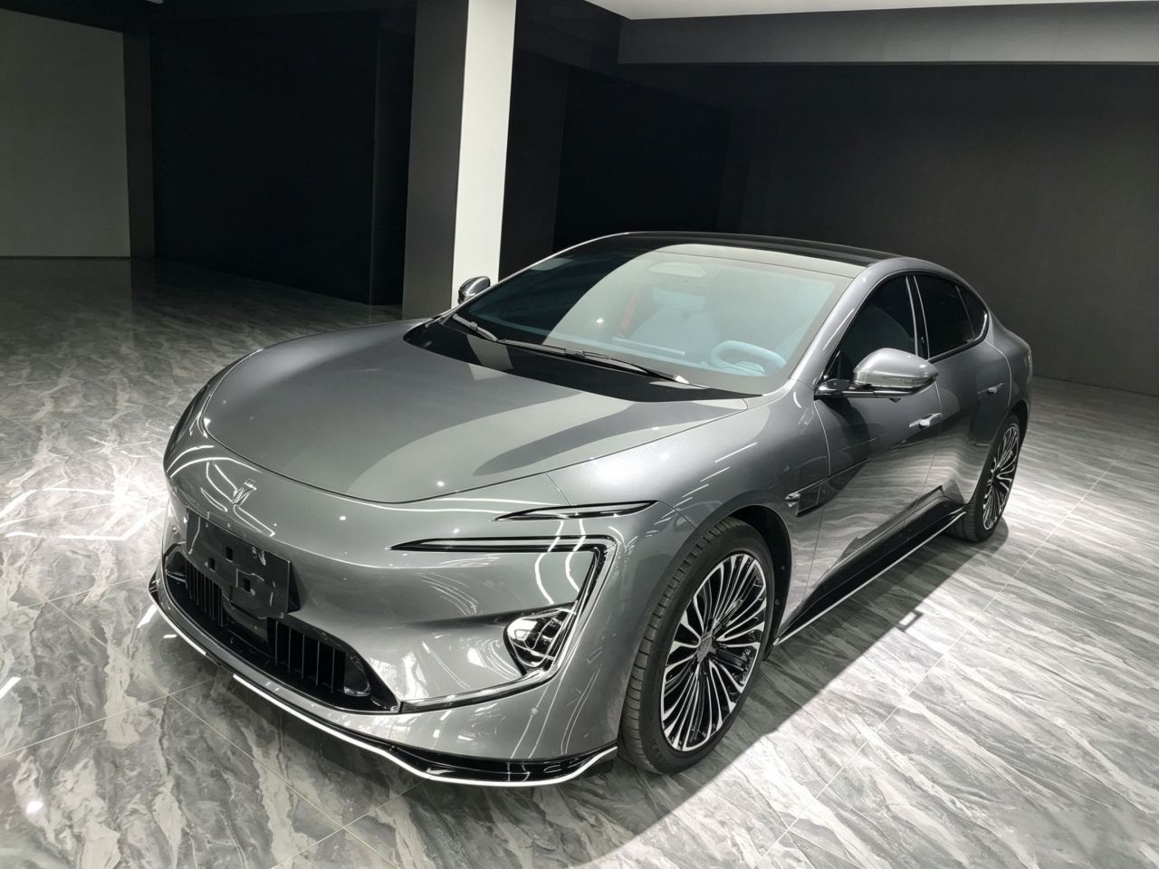 12 2023 650 AWD Performance
