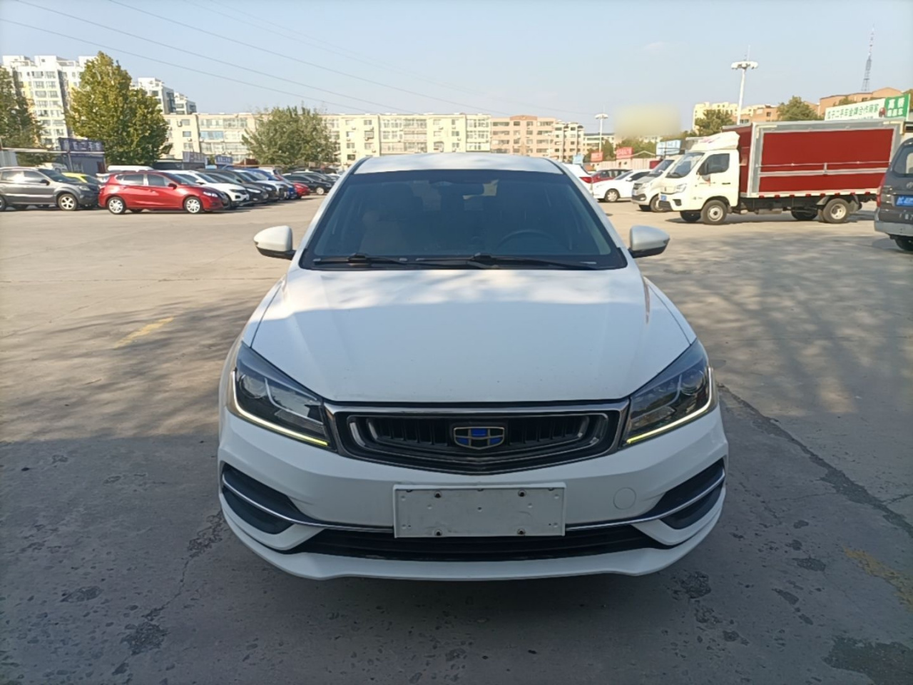 Emgrand 2018 1.5L MT Luxury photo 2