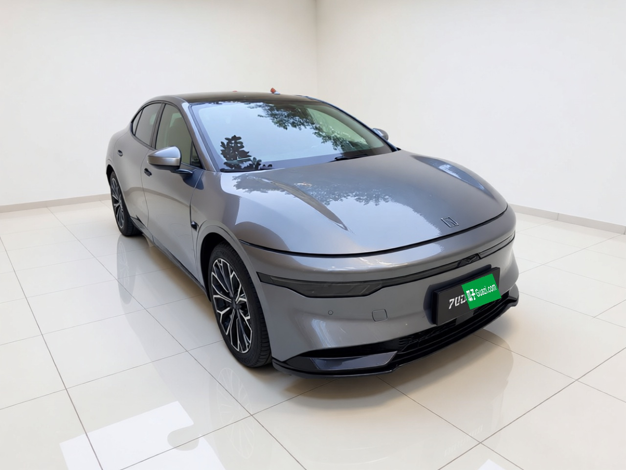 007 2024 RWD 75kWh photo 2