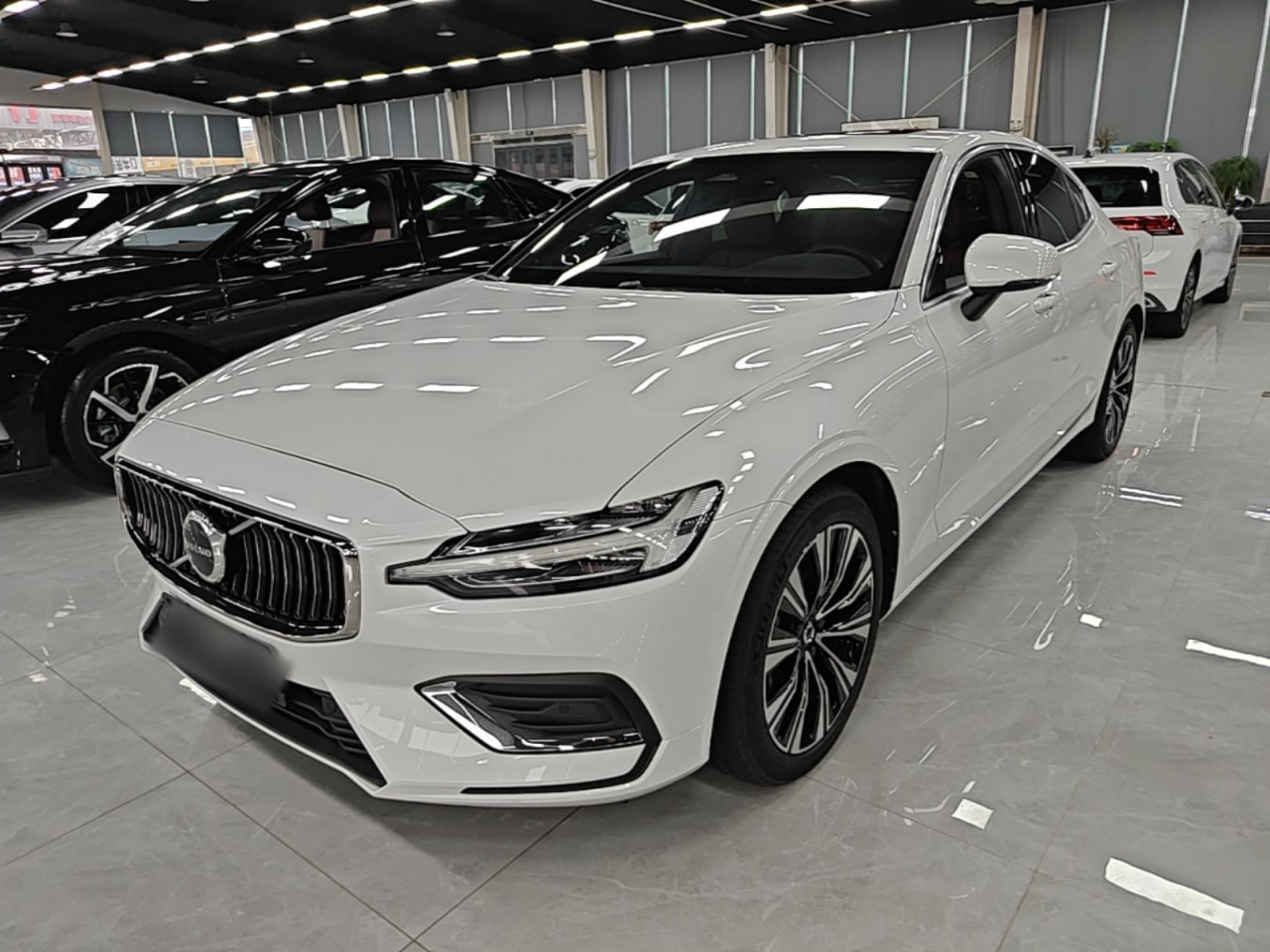 S60 2025 B4 Luxury