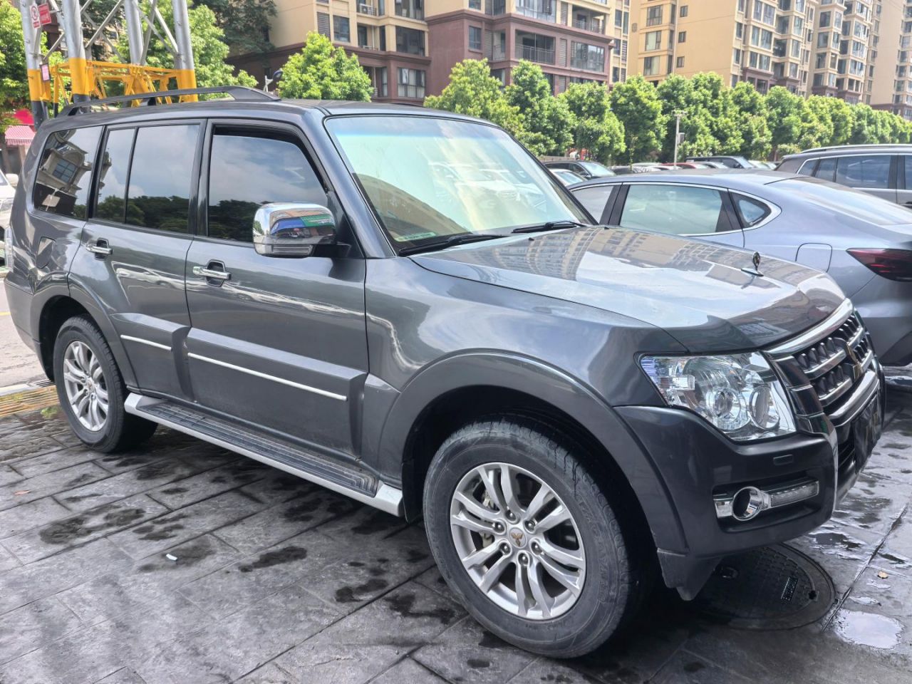 Pajero Parallel Import photo 3