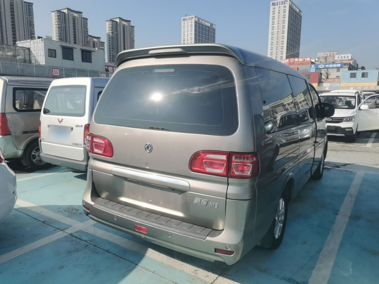 Lingzhi 2020 M5L 1.6L Luxury 7-Seater photo 4