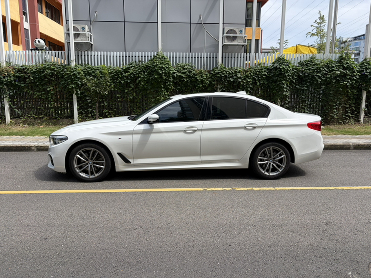 5 Series Imported 2020 525i M Sport Package photo 4