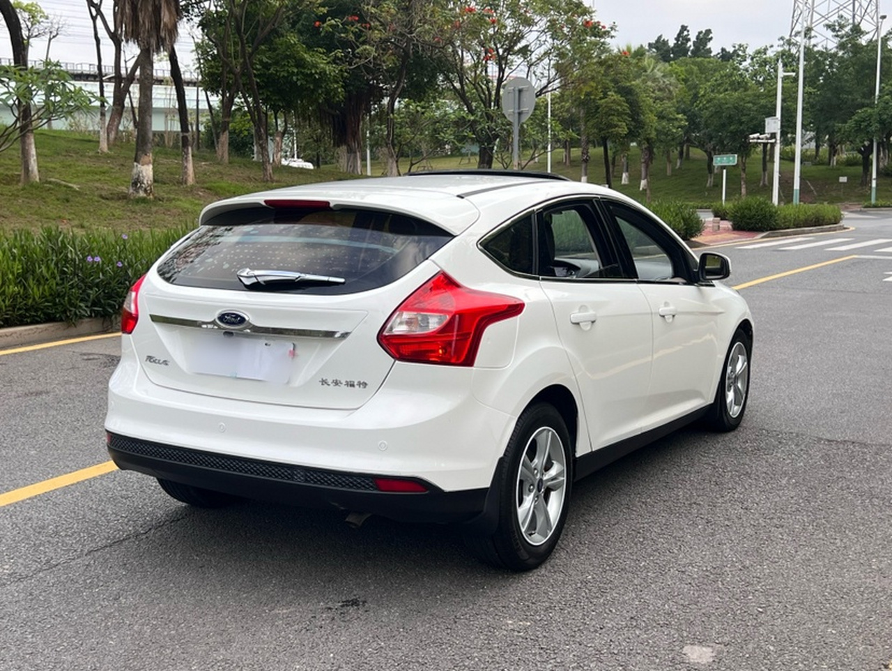 Focus 2012 Hatchback 1.6L AT photo 3