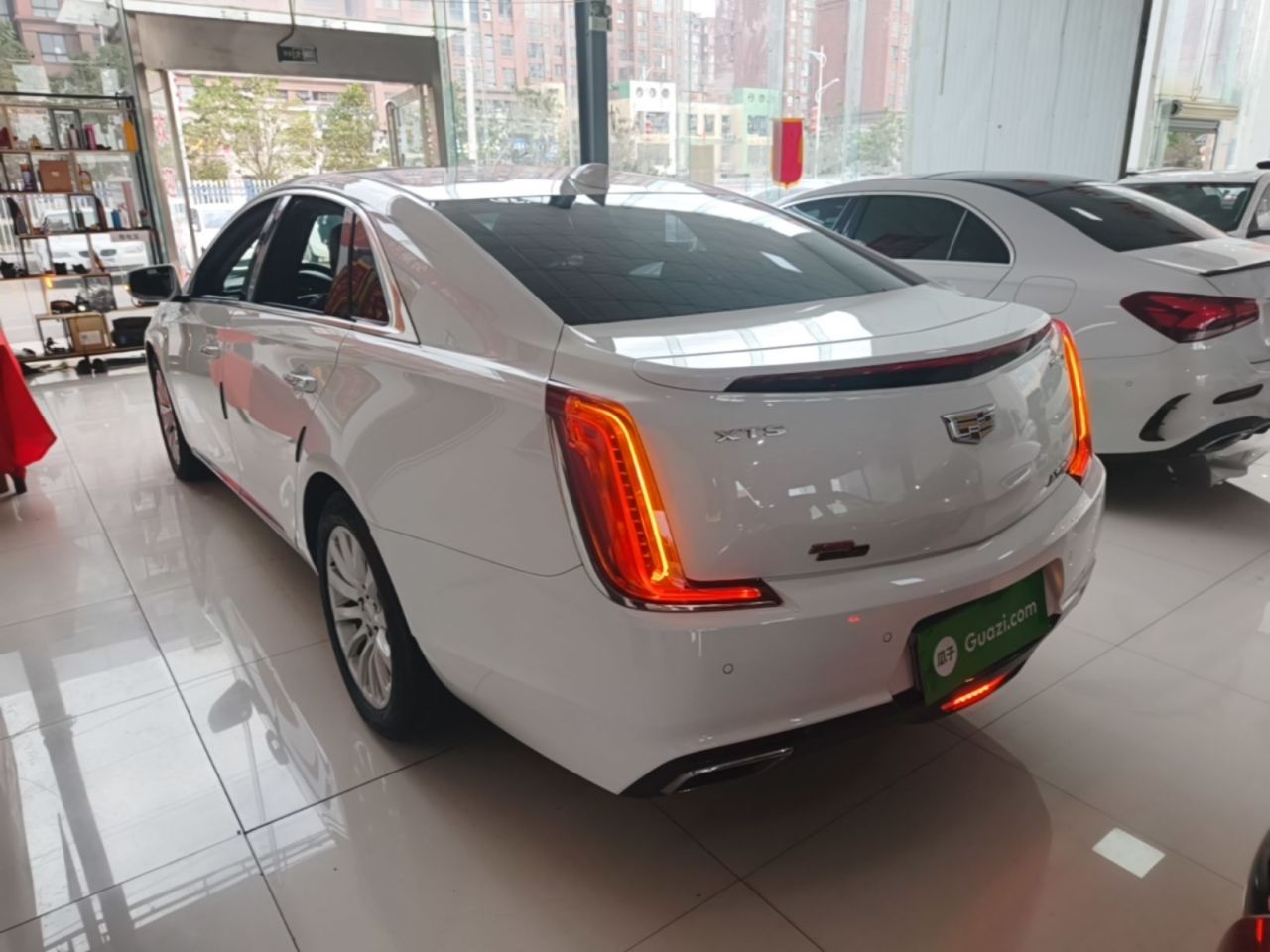 XTS 2018 28T Tech photo 4