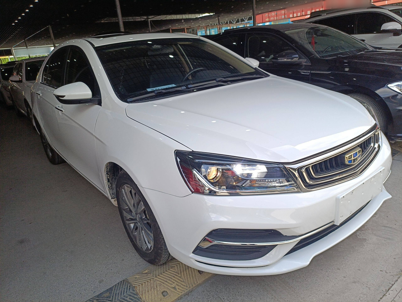 Emgrand 2018 1.5L CVT photo 3
