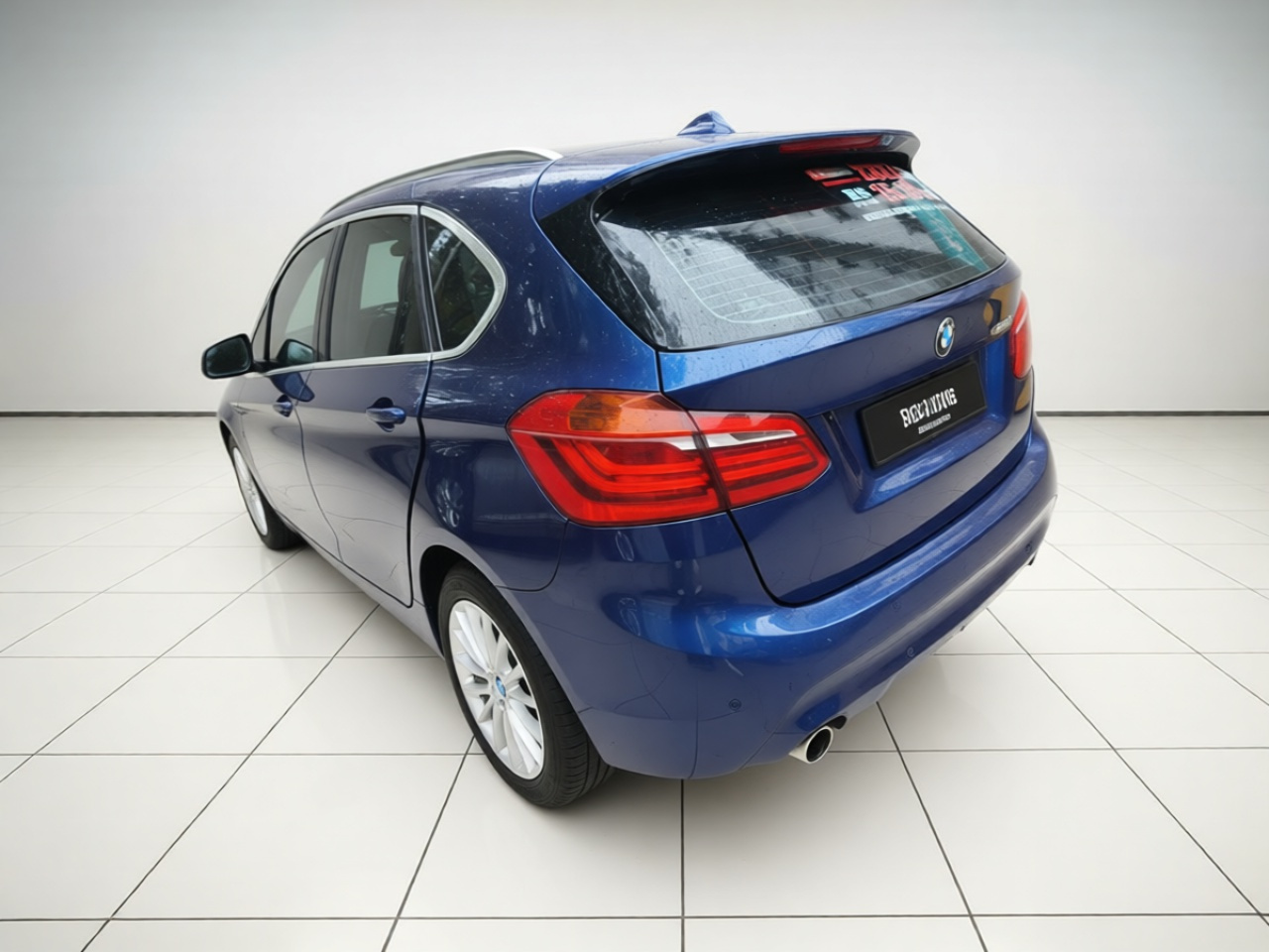 2 Series Wagon 2018 218i Leading photo 4