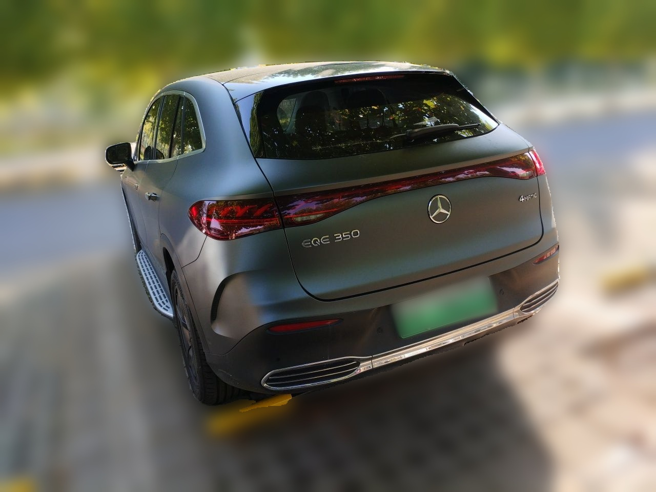EQE SUV 2023 350 4MATIC Luxury photo 4