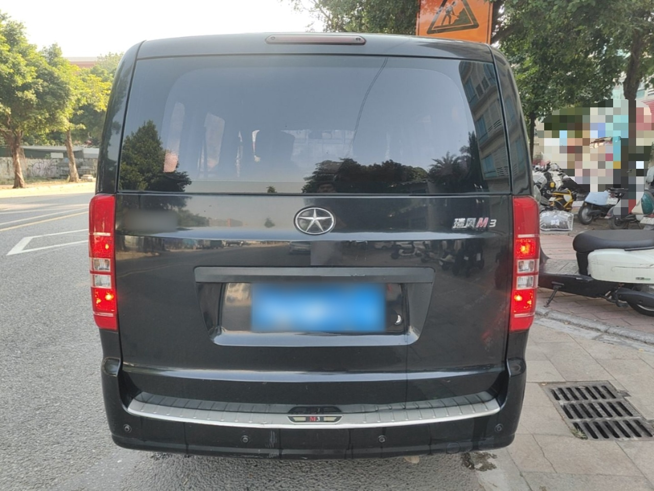 Refine M3 2016 1.6L Luxury photo 5