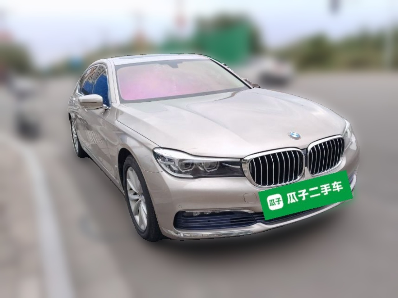 7 Series 2016 730Li Leading photo 3