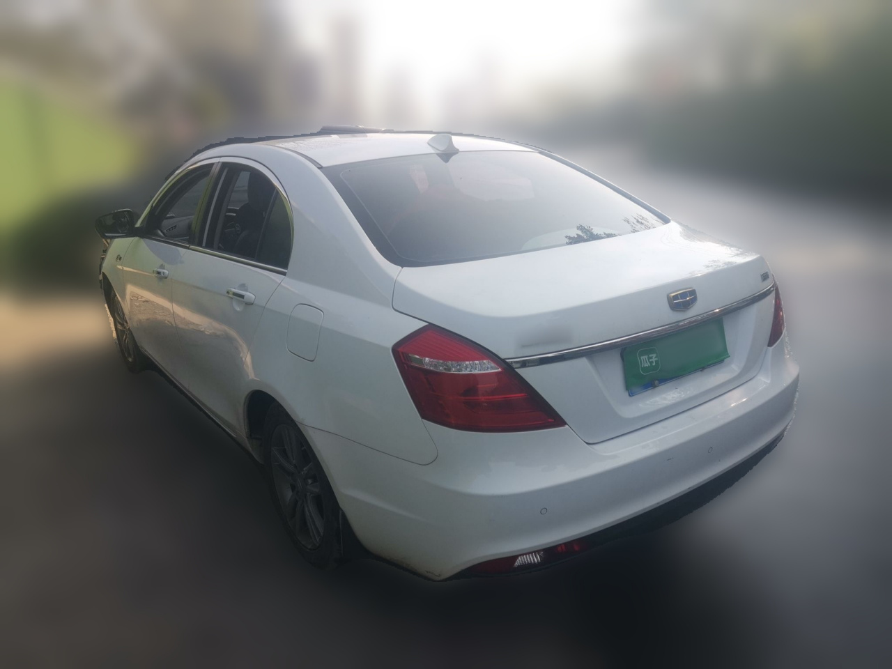 Emgrand 2017 Sedan 1.5L CVT photo 4