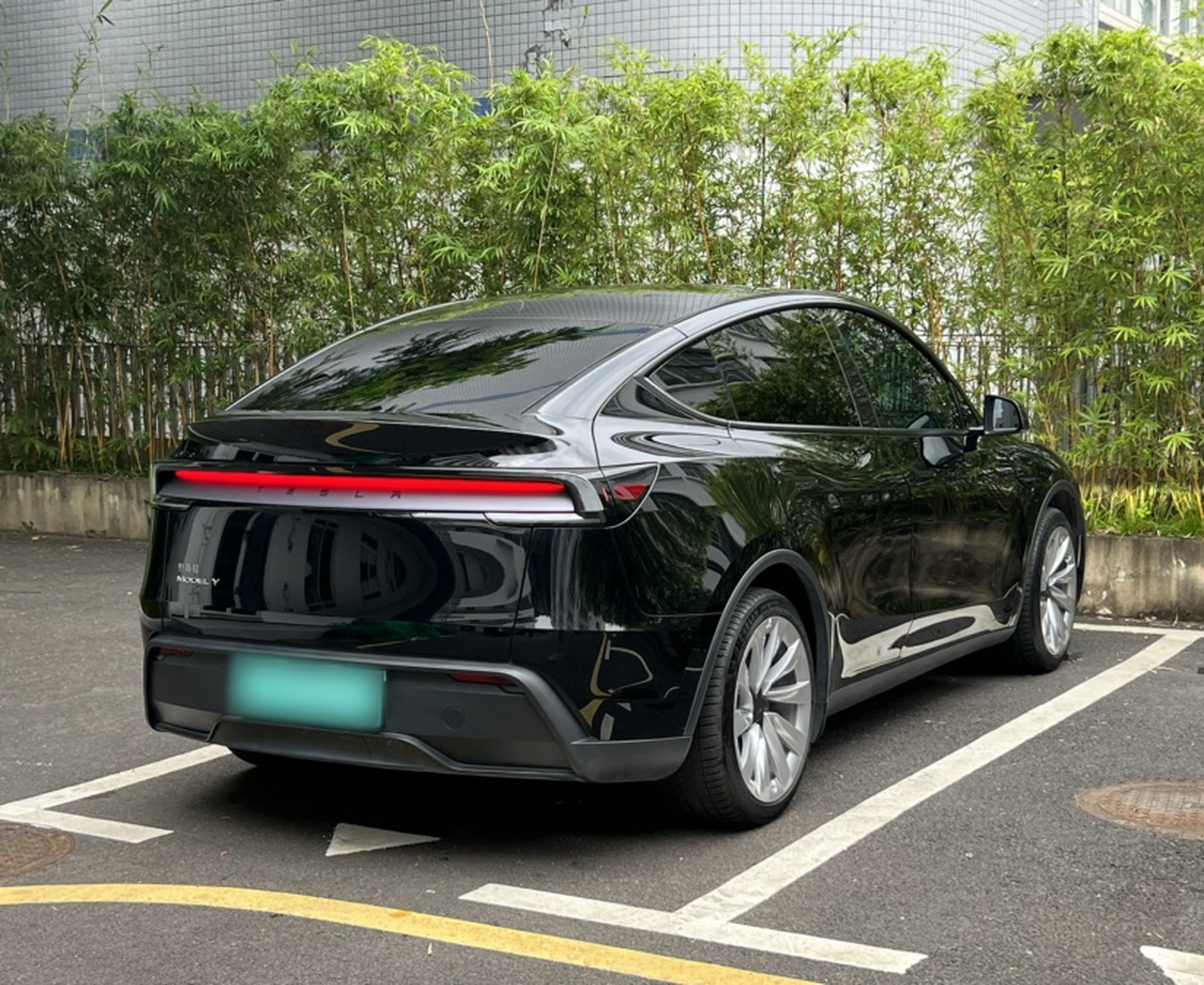 Model Y 2026 RWD photo 3