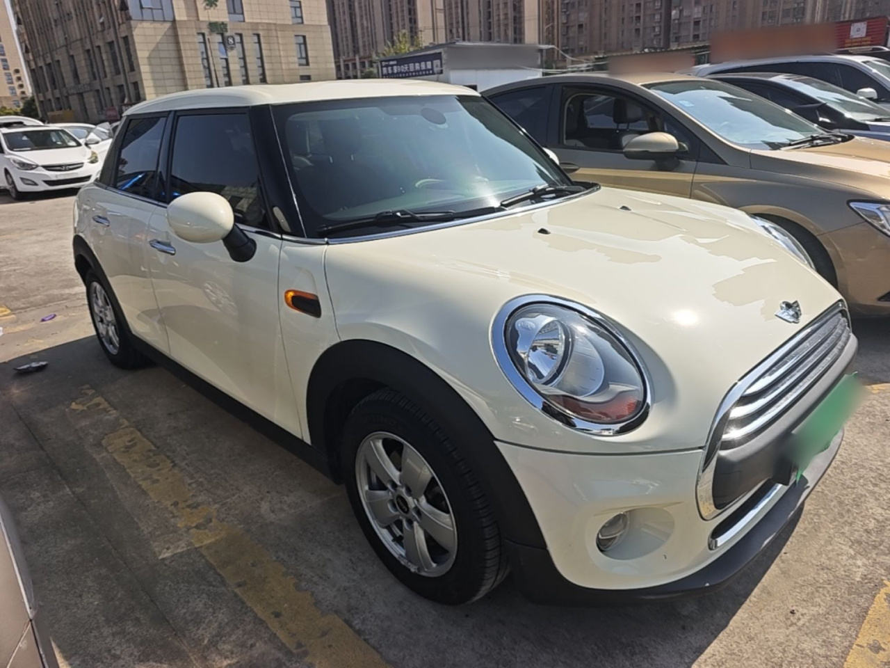 2015 1.2T ONE 5-Door photo 3