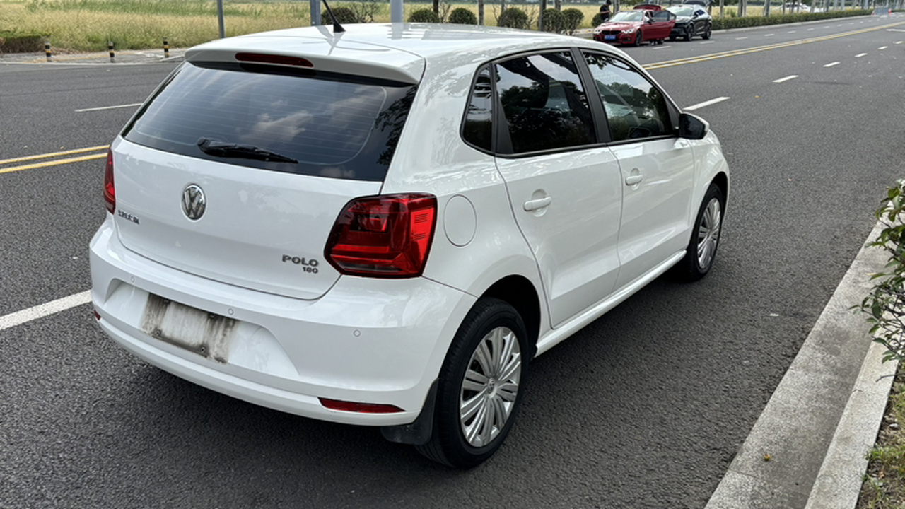 Polo 2016 1.6L AT Comfort photo 2