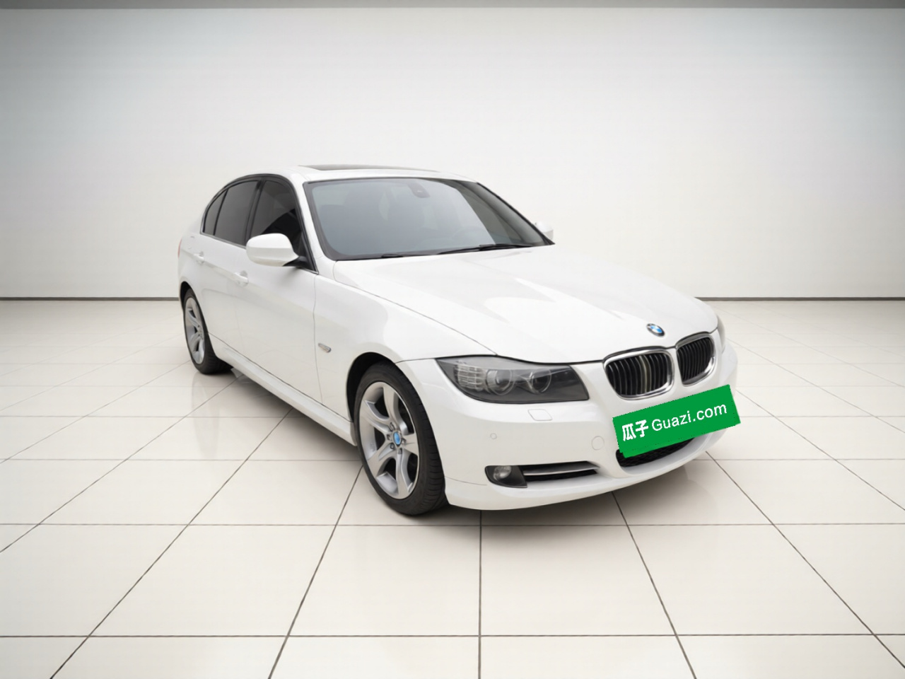 3 Series 2012 325i Luxury photo 3