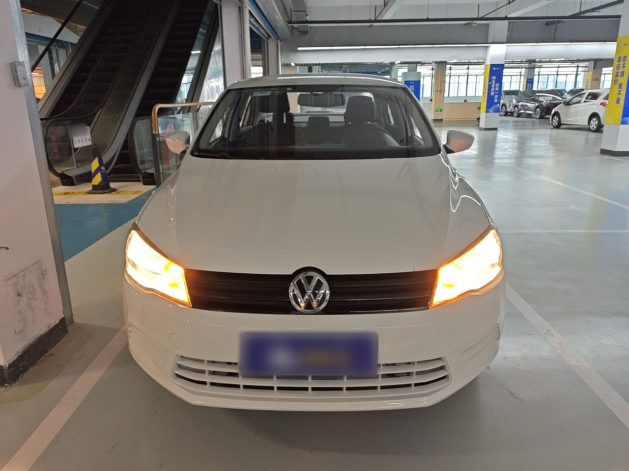 2015 1.6L MT Fashion photo 2