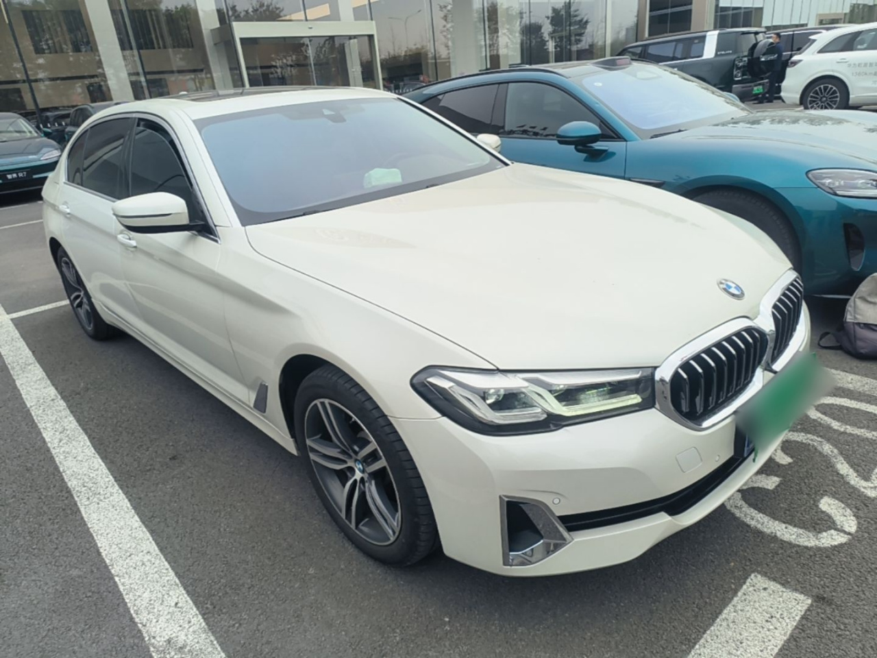 5 Series 2021 530Li Leading Luxury photo 3